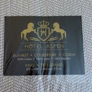 Hotel Aspen Throw 100% Cotton Blanket